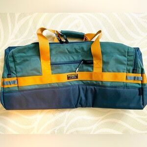 Mountain Classic Duffle NWOT